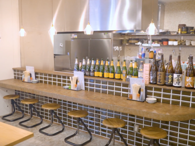 梅ヶ丘駅近の美味しい⿃料理の居酒屋なら酒場とり⼰のカウンター